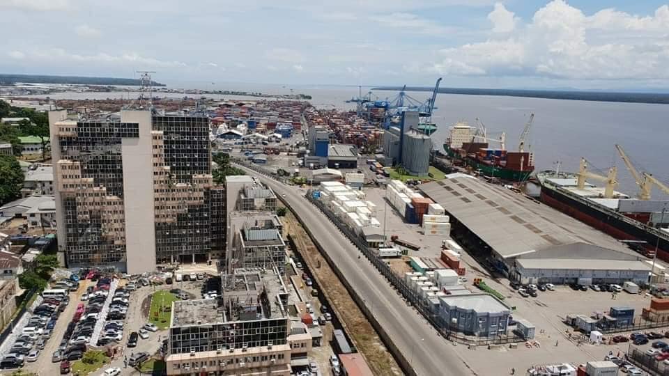 Une de Douala, la capitale économique du Cameroun