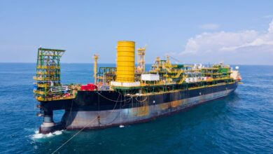 navire-du-groupe-petrolier-italien-eni-pour-la-production-de-petrole-et-de-gaz