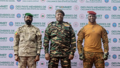 les trois chefs d'État de l'AES à savoir le président du Burkina Faso, le capitaine Ibrahim Traoré, celui du Mali, Assimi Goïta et le président nigérien, le général Tchani