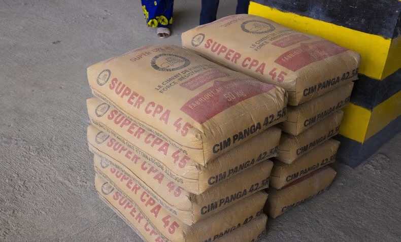 Le Burkina Faso inaugure une nouvelle cimenterie, CISINOB SA, avec une capacité de 2 000 tonnes par jour.